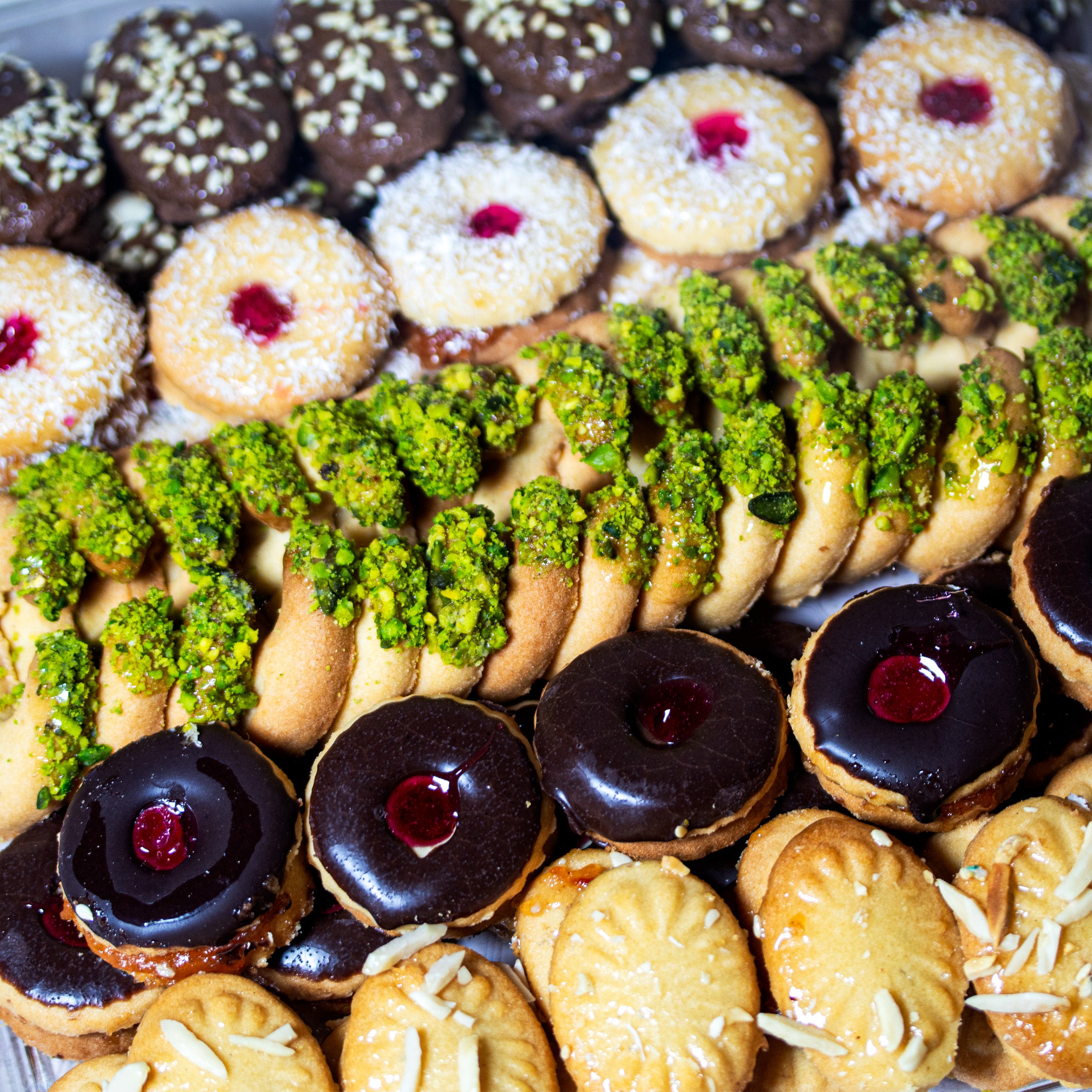 Mélange à gâteau farci avec de la confiture et des noix