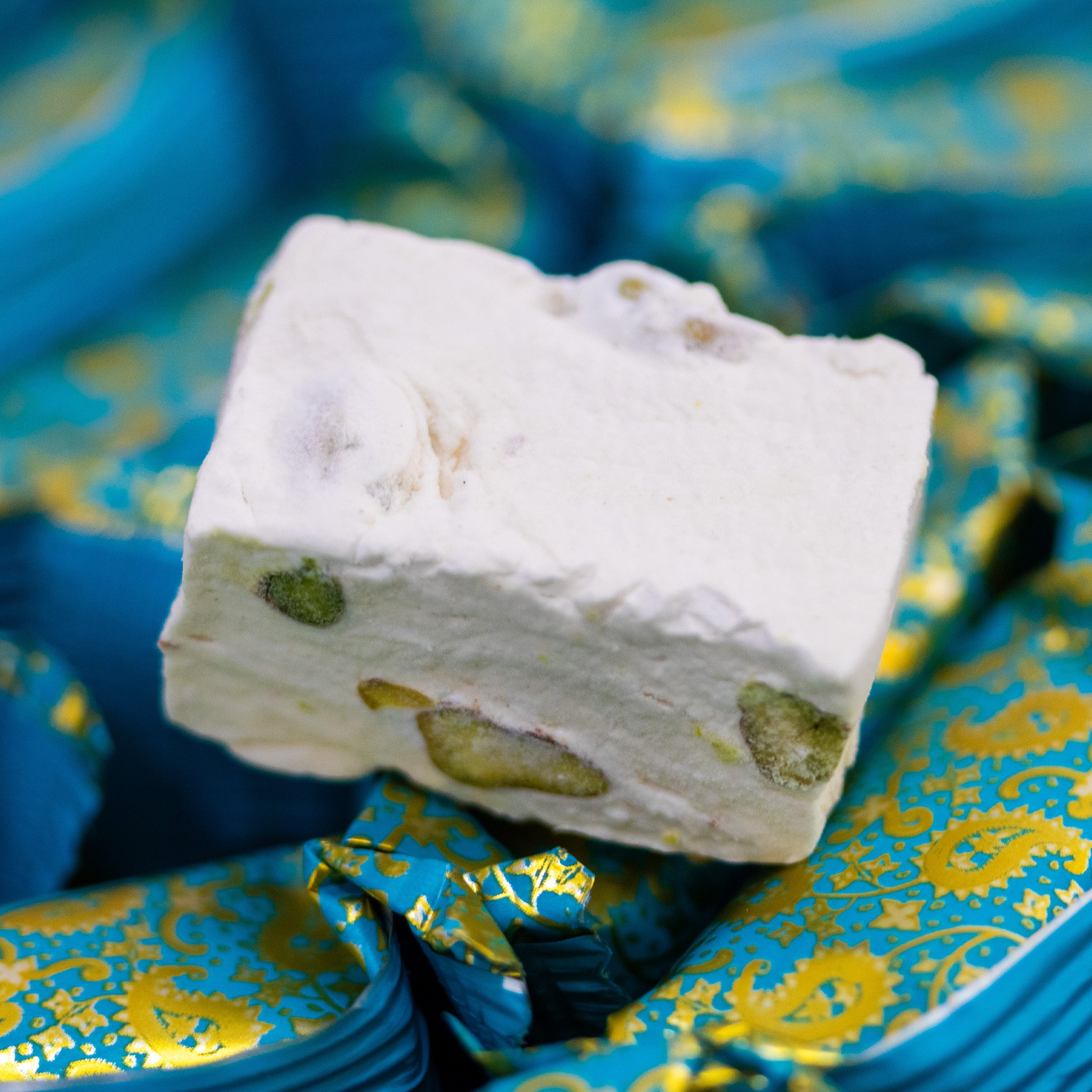 Gaz/Nougat mit Pistazien